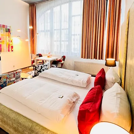 فندق Arthotel 3*